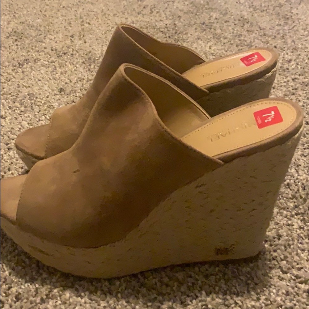 Shoe